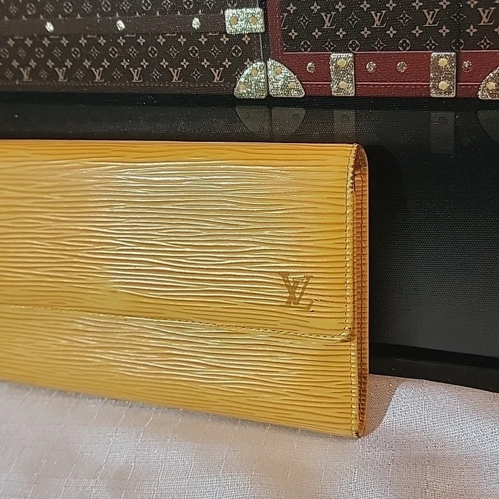 Louis Vuitton Sarah Yellow Epi Vintage Wallet